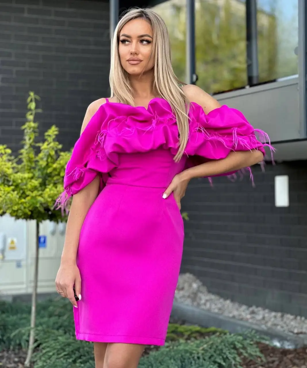 Tumeroosa lühike pidulik kleit