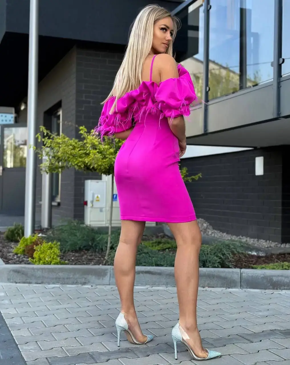 Tumeroosa lühike pidulik kleit