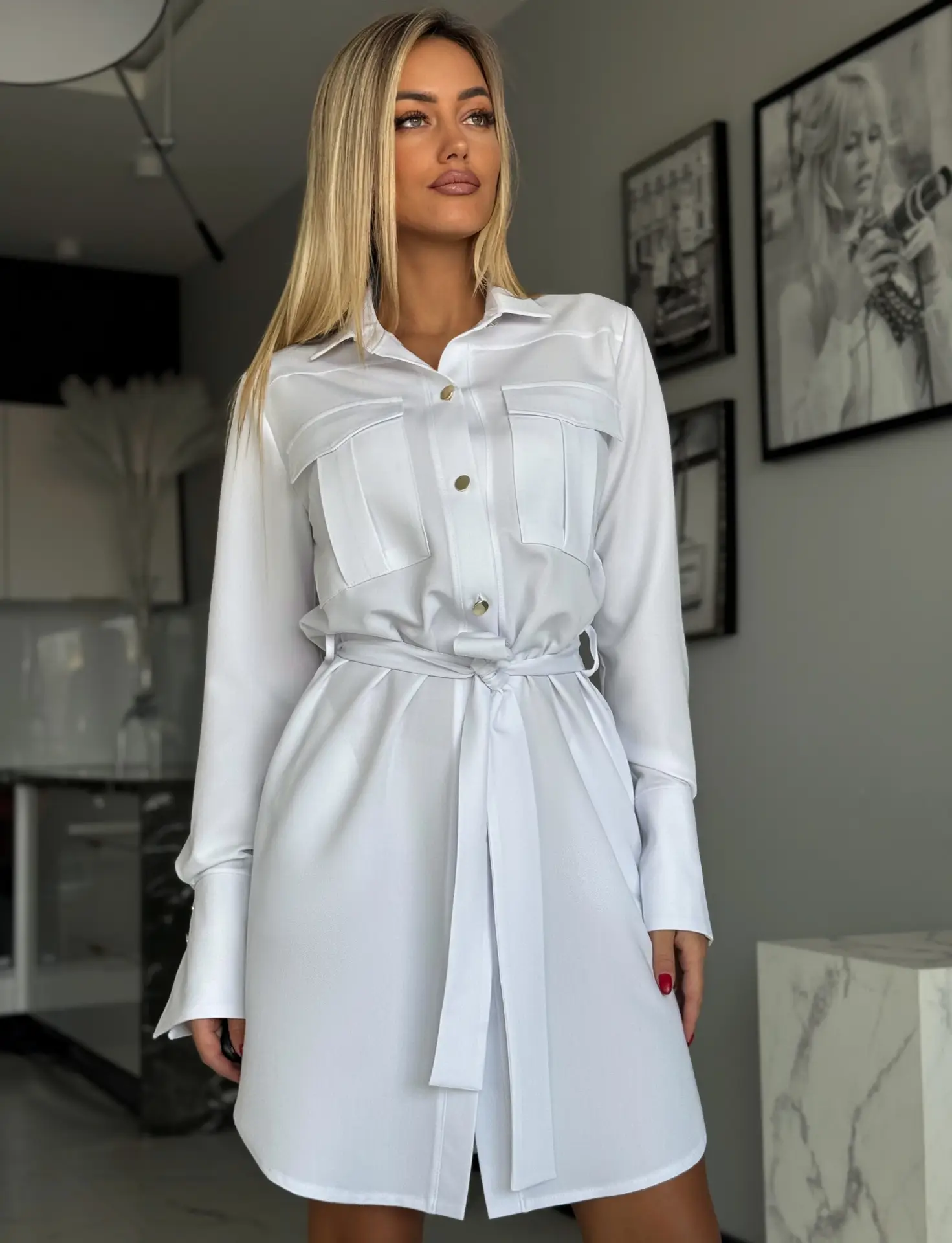 Valge pikkade varrukatega särkkleit