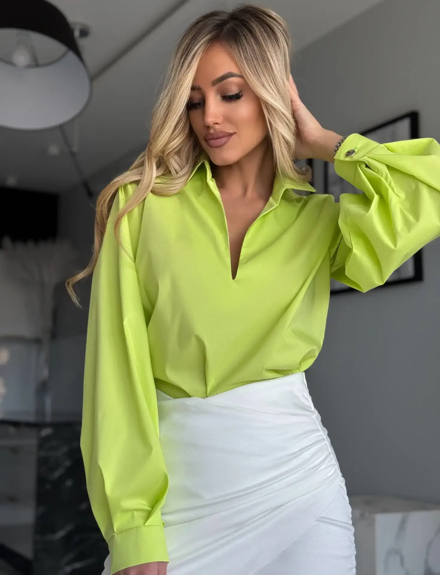 Tumekollane puhvis varrukatega pluus puhvis varrukatega pluus