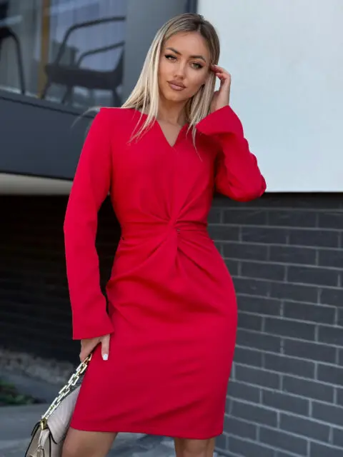 Punane pikkade varrukatega viisakas kleit