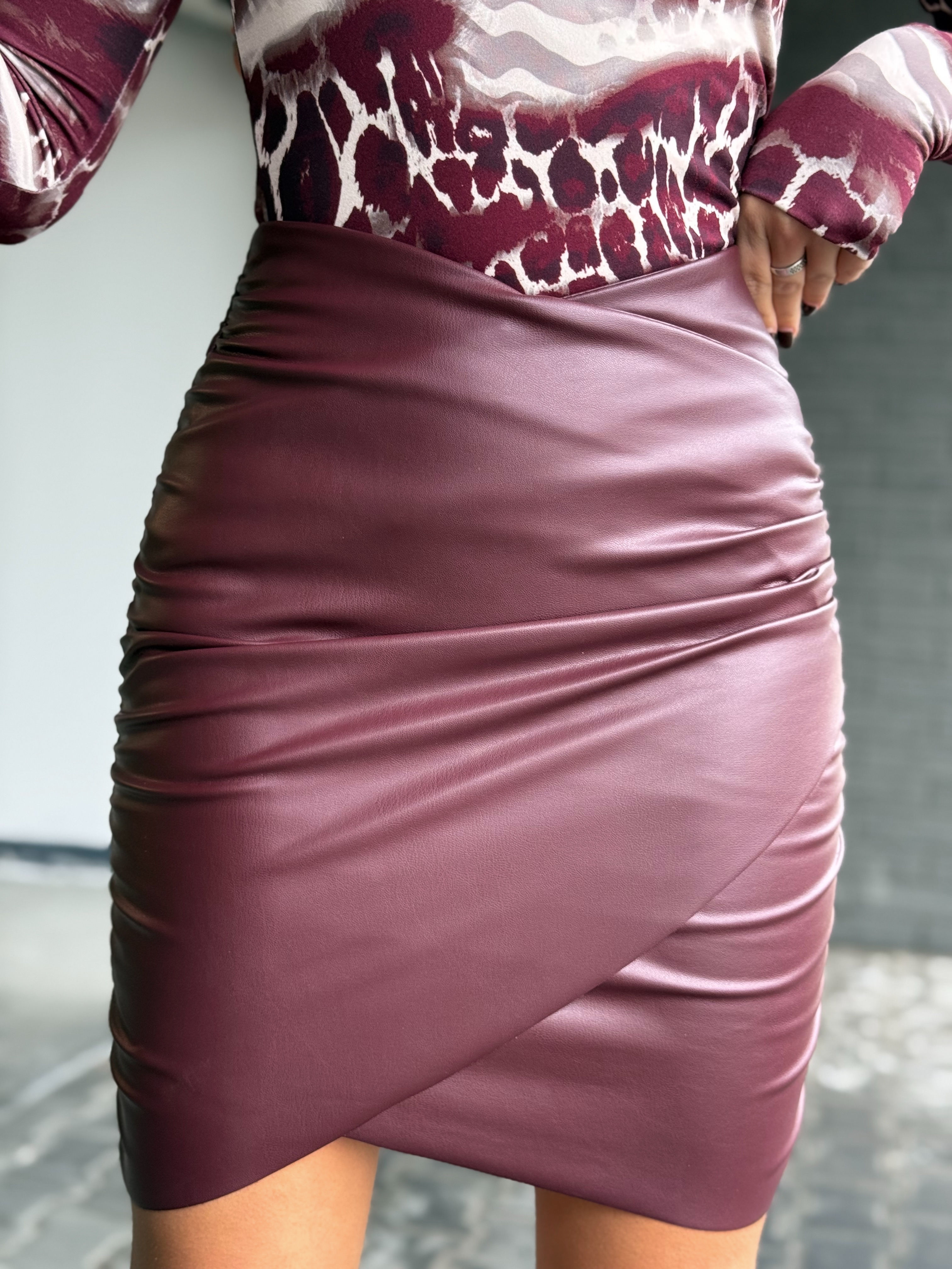 Burgundia kunstnahast miniseelik