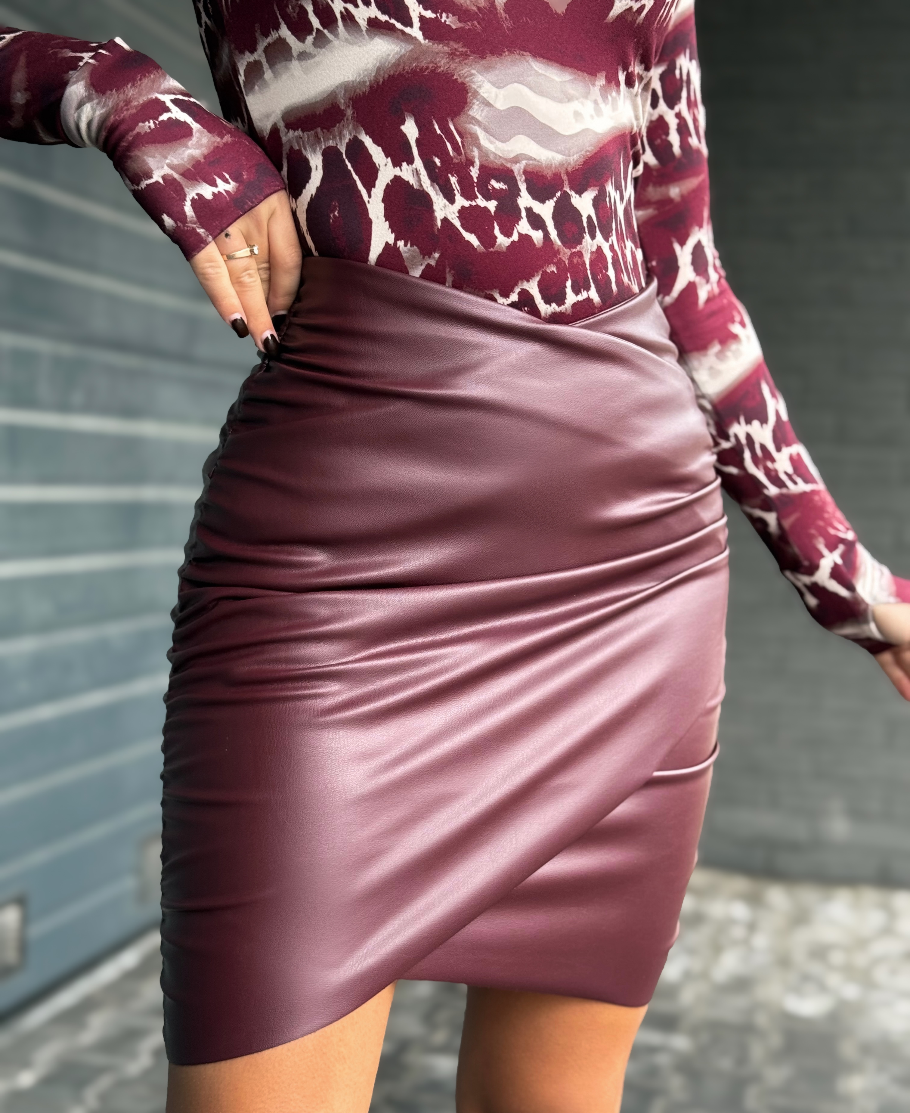 Burgundia kunstnahast miniseelik