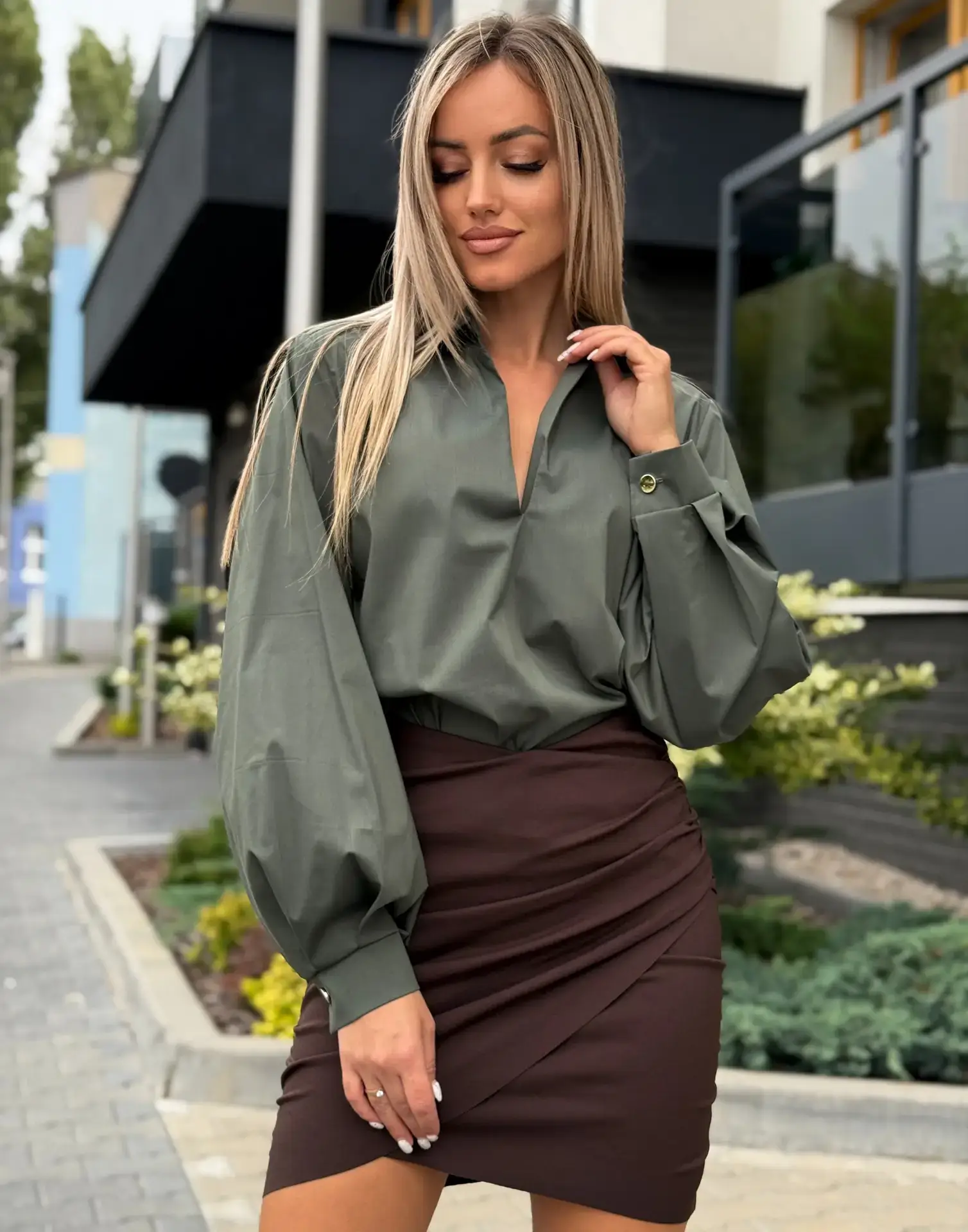 Khakiroheline puhvis varrukatega pluus puhvis varrukatega pluus