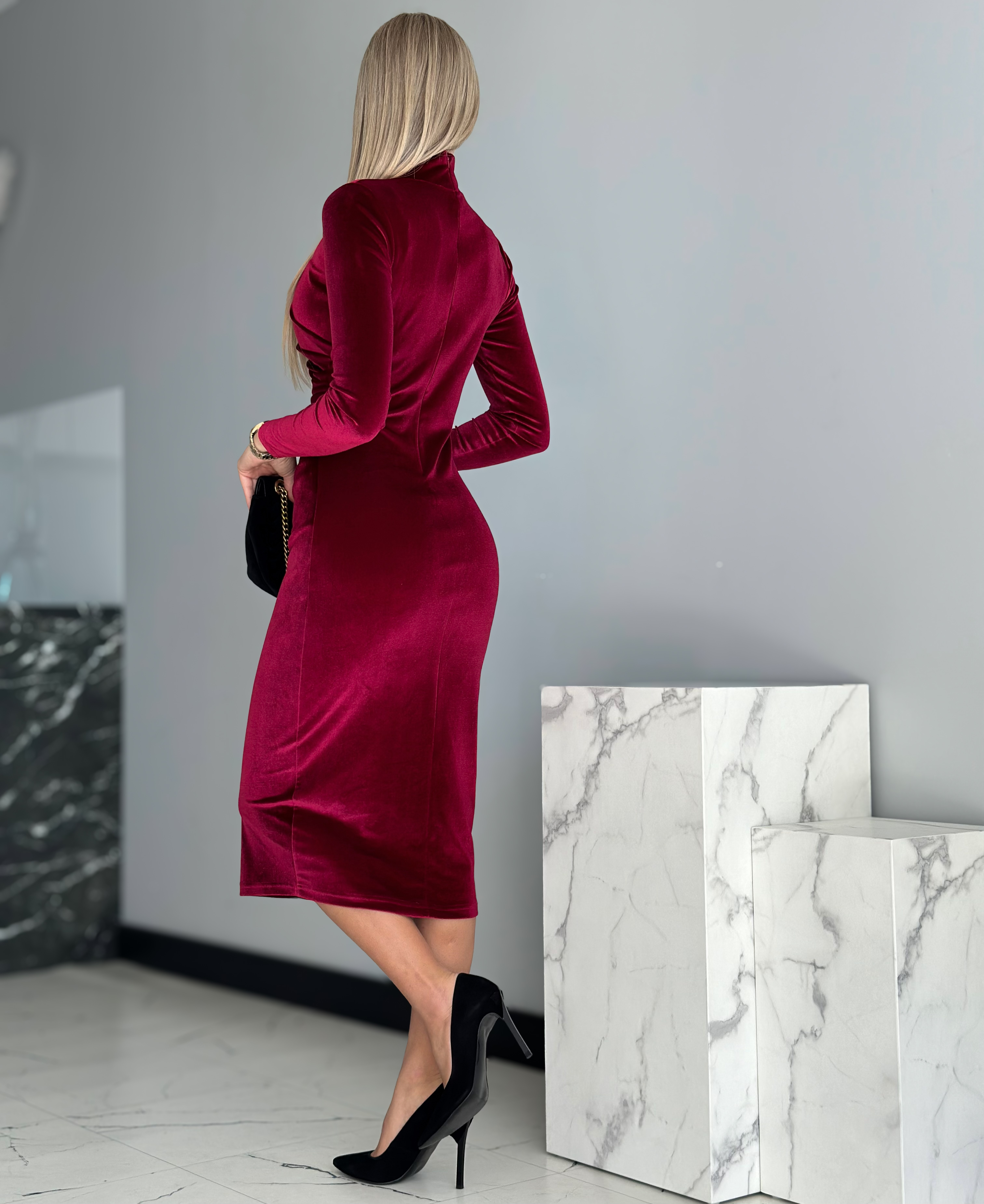 Burgundia midipikkuses sametkleit