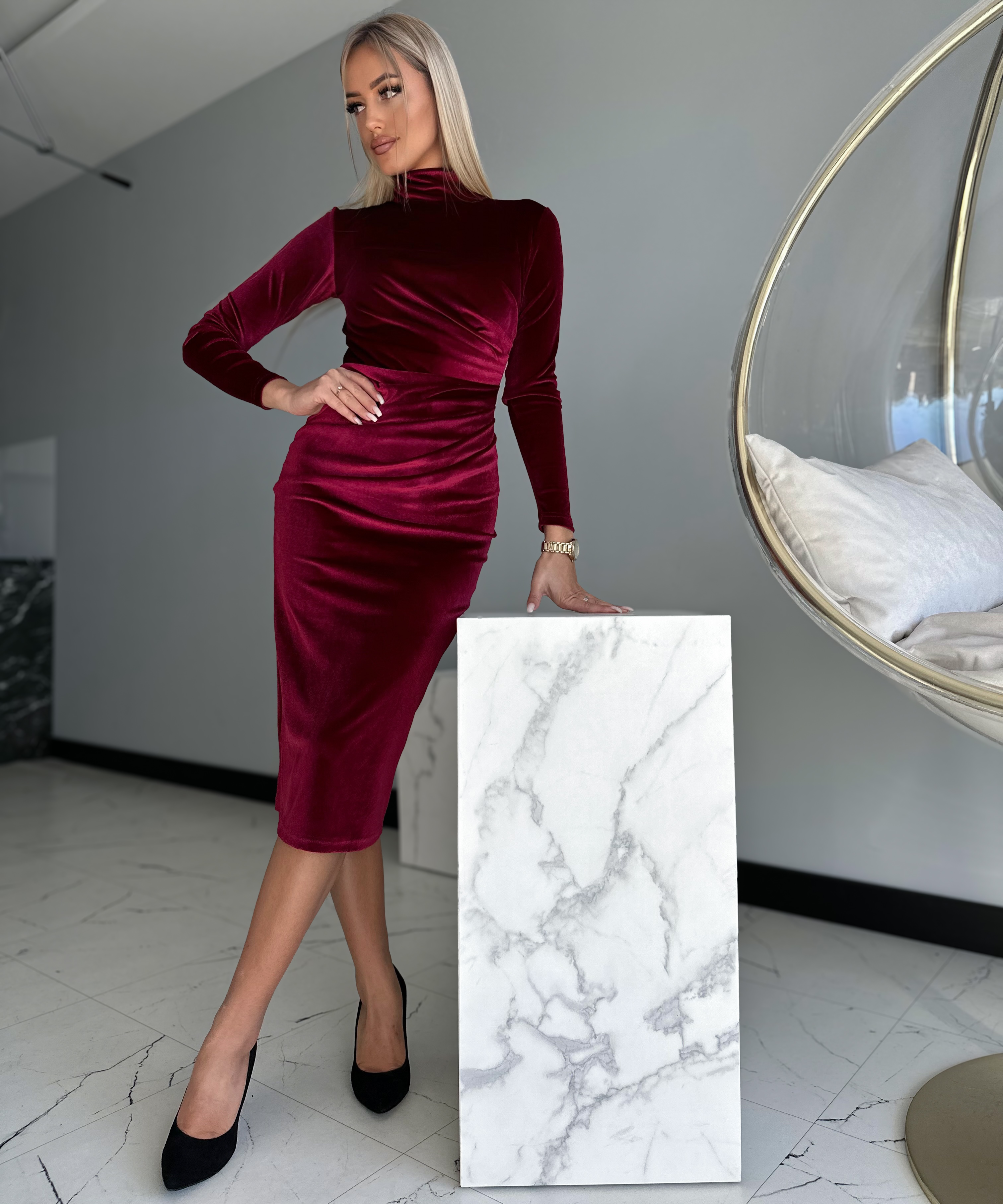 Burgundia midipikkuses sametkleit