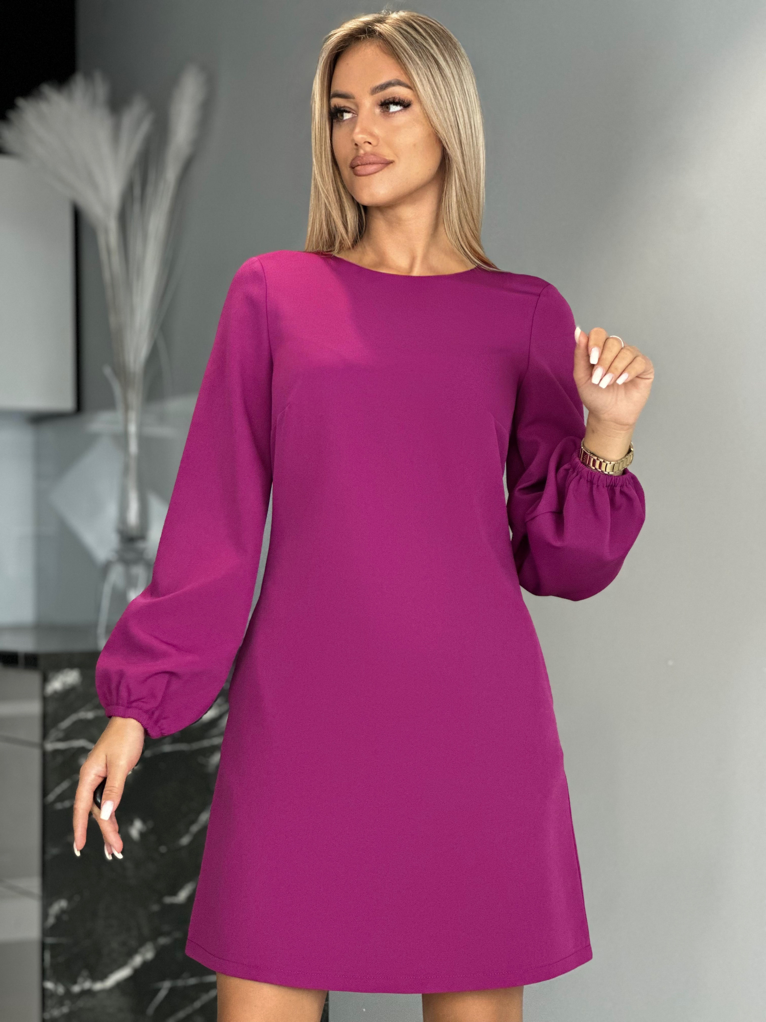 Tumeroosa kleit tagant nööpidega