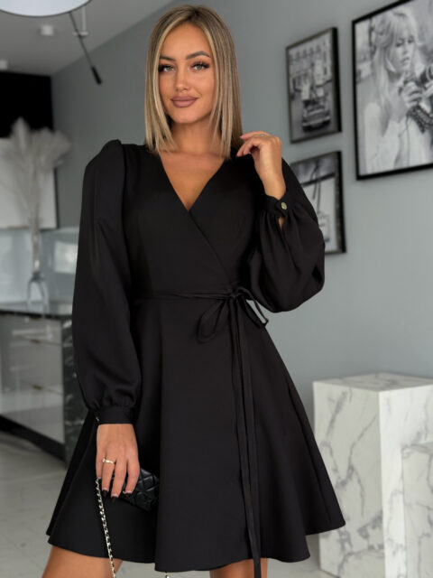 Must pikkade varrukatega kellukese lõikeline hõlmikkleit