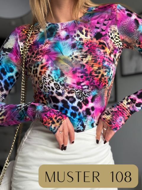 Kirju pantri mustriga pluus