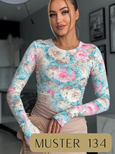 Helesinine lilledega pluus