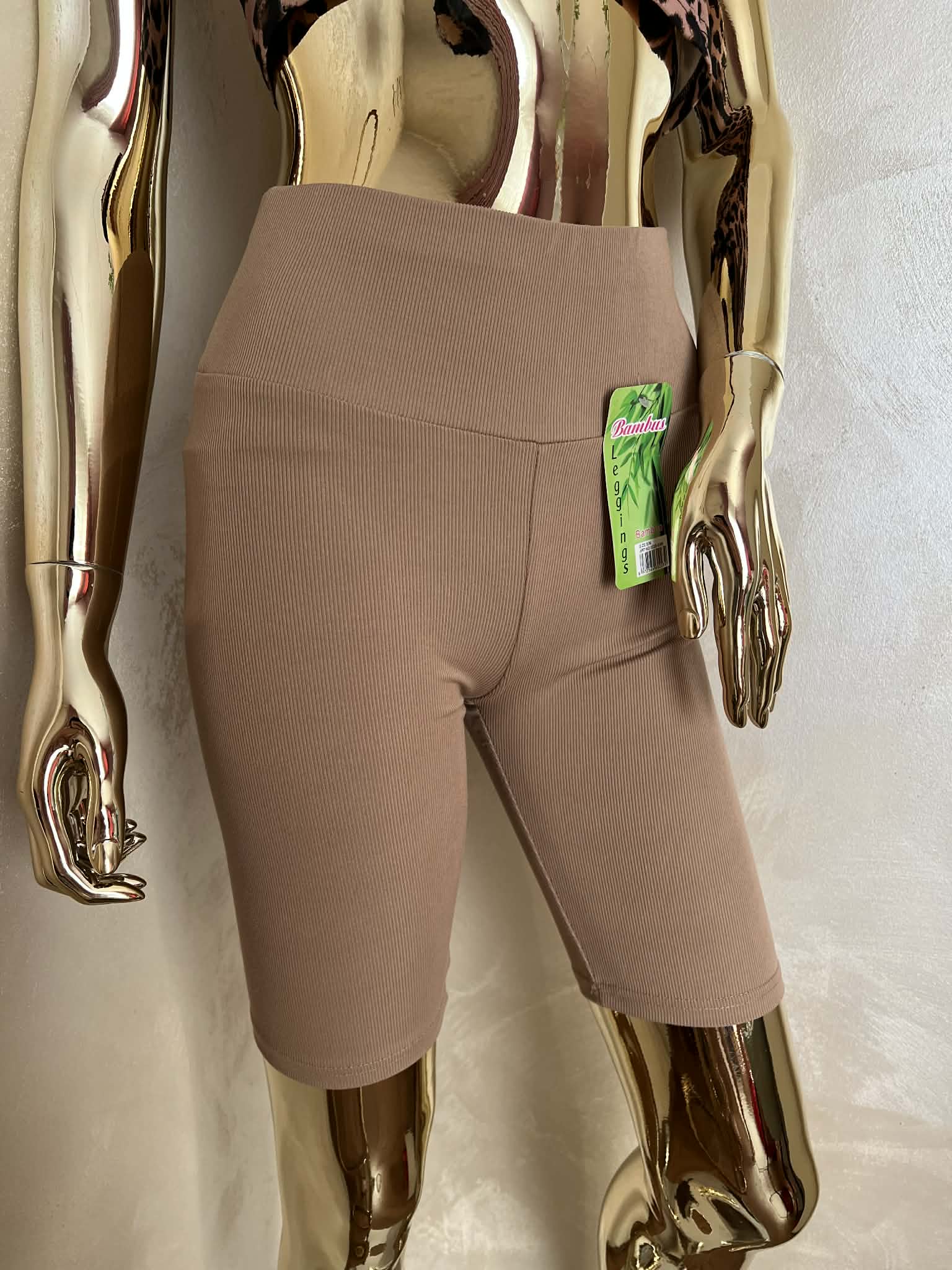 Pruunid lühikesed soonitud bambusretuusid