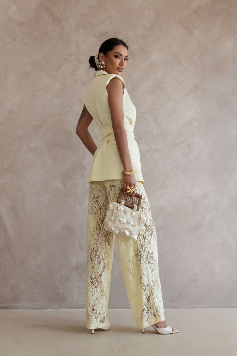 Kollane pitspükste ja vestiga komplekt